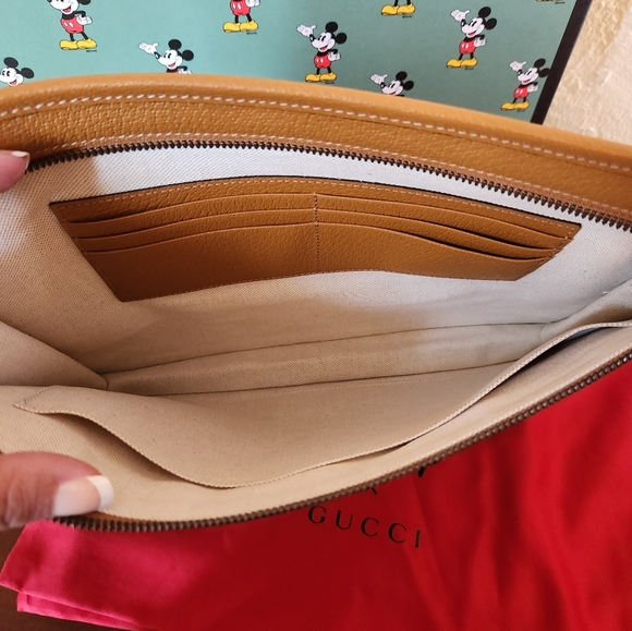 🔥FINAL PRICE🔥 GUCCI Rare Disney Mickey Mouse Clutch - Picture 5 of 10